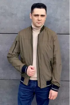 Чоловічий бомбер-вітровка в коричневому кольорі SB-25287-brown-kava купити в Україні, Фото - Sun’s House Фото - Sun’s House